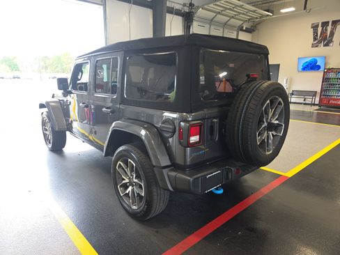 Used 2024 Jeep Wrangler Sport S image 8