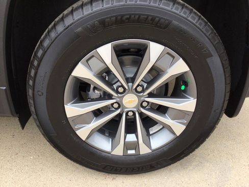 New 2026 Chevrolet Equinox LT w/ LPO, Floor Liner Package image 5