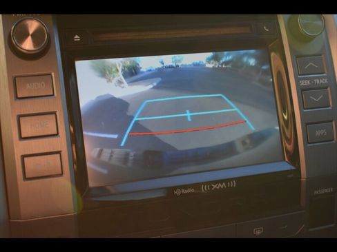 Used 2016 Toyota Tundra SR5 w/ SR5 Upgrade Package image 11