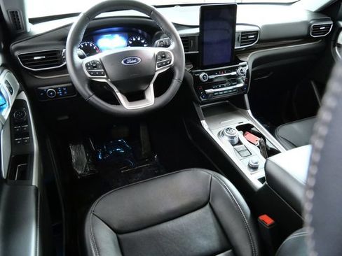 Certified 2023 Ford Explorer Limited w/ Limited Technology Package AWD/4WD image 4