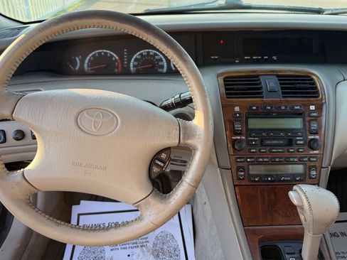 Used 2000 Toyota Avalon XLS FWD image 10