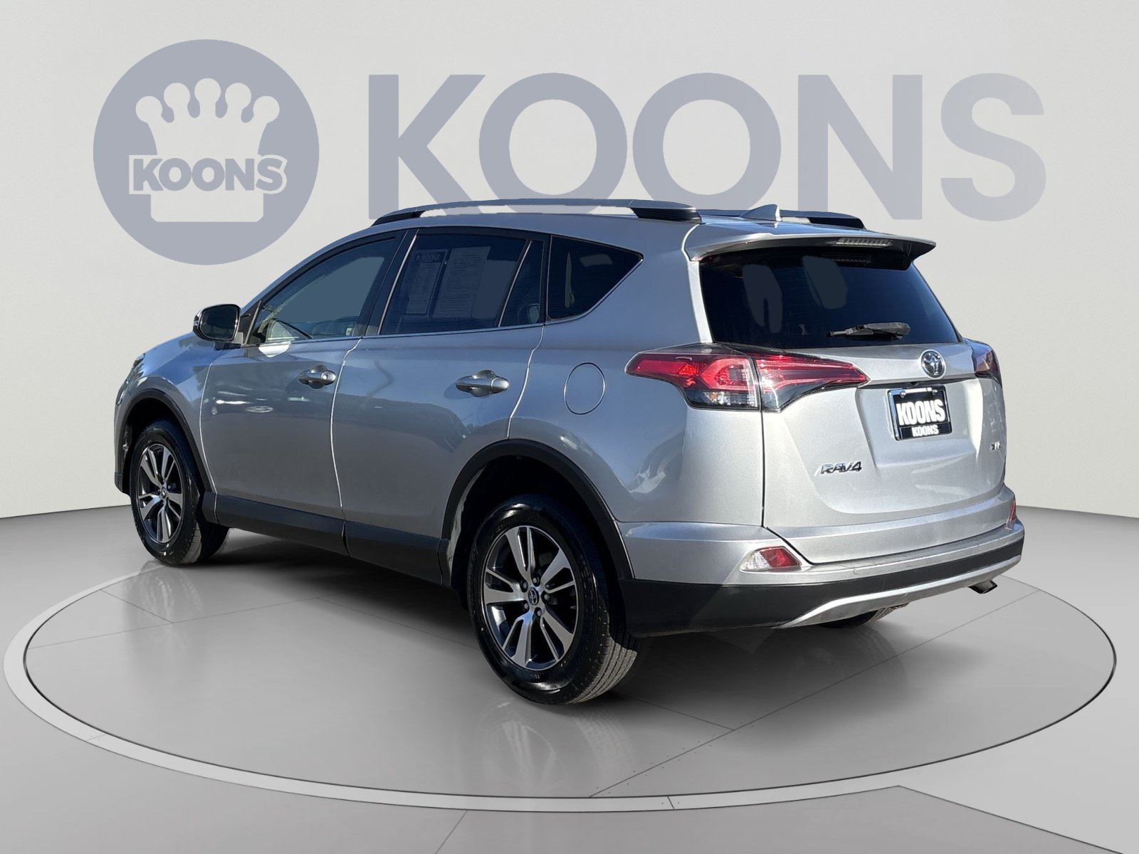 Used 2018 Toyota RAV4 XLE w/ Plus Extra Value Package FWD image 4