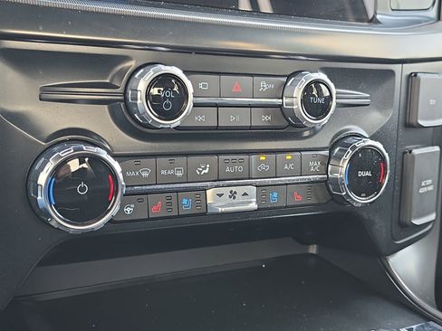 Used 2025 Ford F150 Lariat w/ Equipment Group 501A Mid image 19