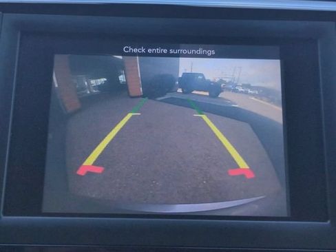 Used 2018 Chrysler Pacifica Touring-L FWD image 20