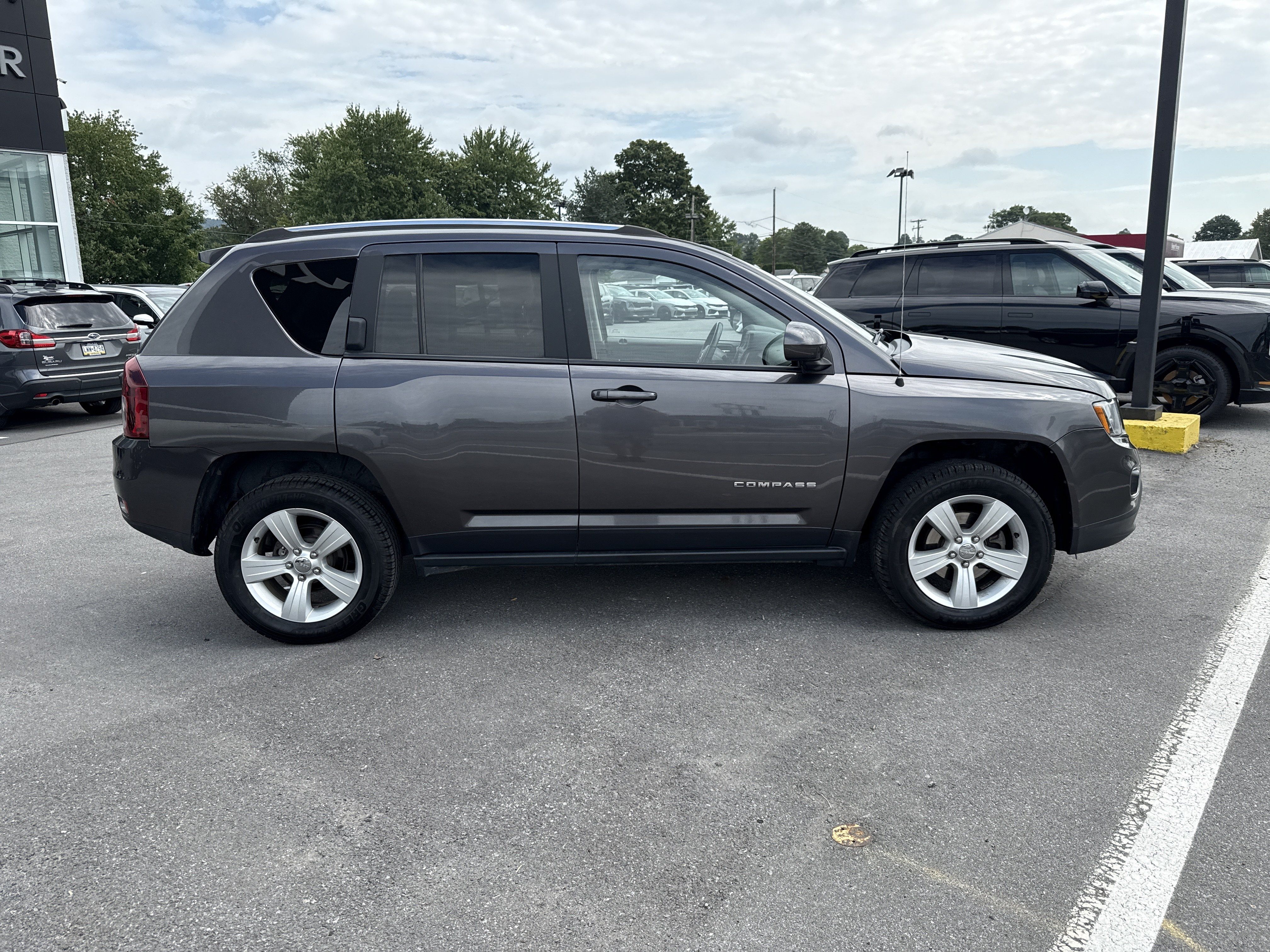 Used 2015 Jeep Compass High Altitude AWD/4WD image 2