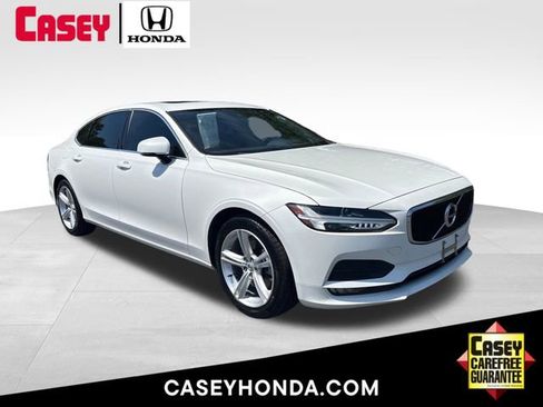 Used 2018 Volvo S90 T5 Momentum image 1