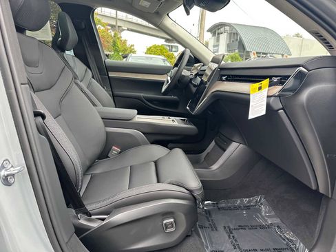 New 2025 Volvo EX90 Ultra w/ Protection Package Premier image 10