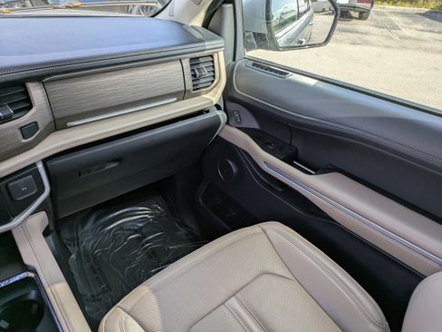 Used 2024 Ford Expedition Limited image 20