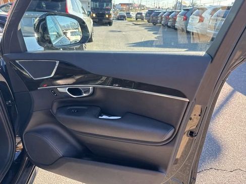 Used 2018 Volvo XC90 T6 Momentum w/ Convenience Package image 4