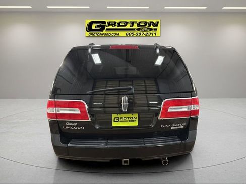 Used 2013 Lincoln Navigator L 4WD image 3