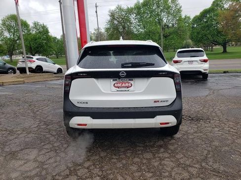 New 2025 Nissan Kicks SR image 5
