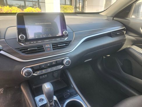 Used 2024 Nissan Altima 2.5 SV image 16