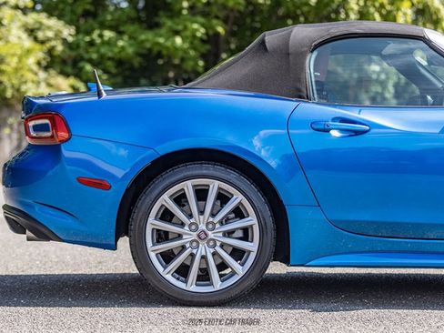 Used 2017 FIAT 124 Spider Lusso RWD image 10