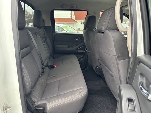 Used 2022 Nissan Frontier SV image 17