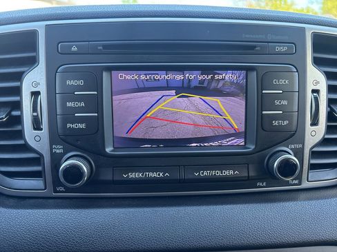 Used 2018 Kia Sportage LX AWD/4WD image 15