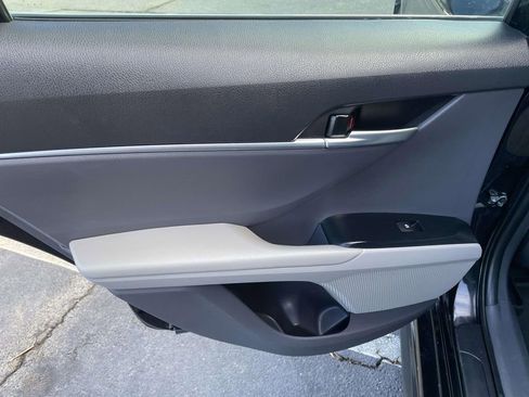 Used 2019 Toyota Camry SE image 19
