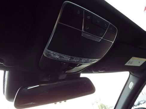 Used 2015 Mercedes-Benz S 550 Sedan w/ Sport Package w/ Sport Package image 29