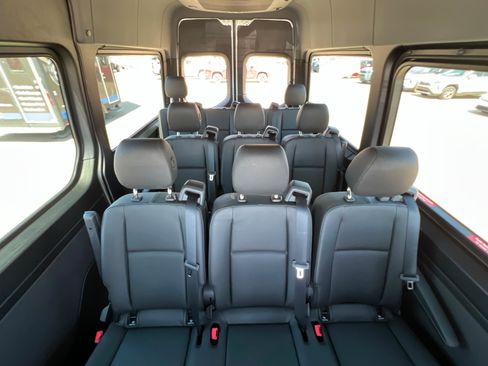 Used 2022 Mercedes-Benz Sprinter 2500 image 24