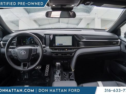 Used 2025 Toyota Camry SE FWD image 4