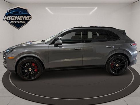 Used 2024 Porsche Cayenne image 3