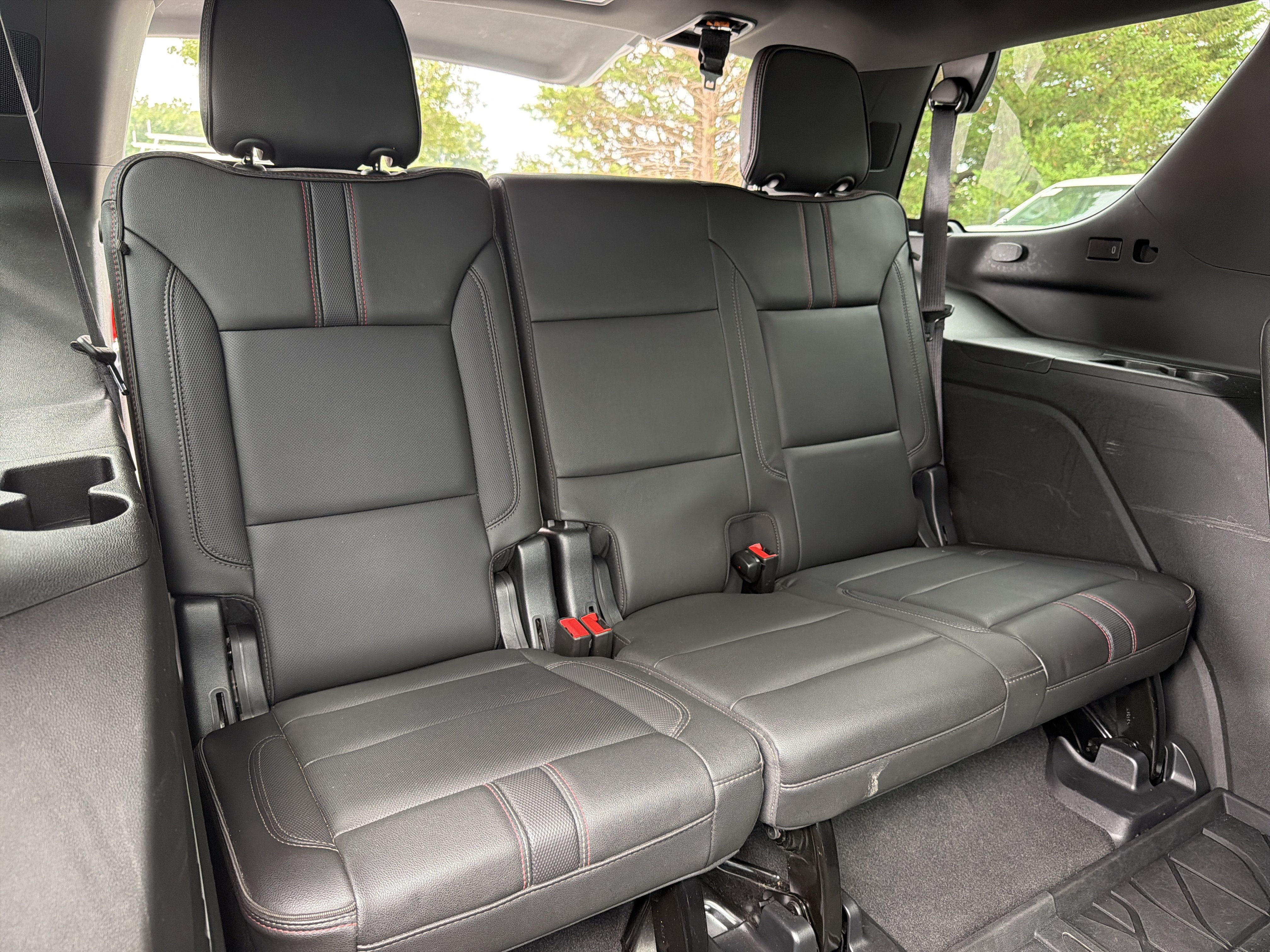 Used 2022 Chevrolet Tahoe RST w/ Luxury Package AWD/4WD image 33