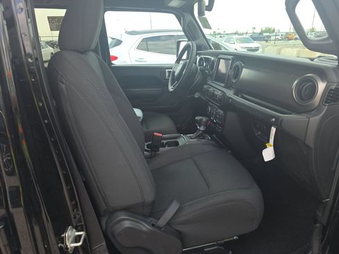 Used 2023 Jeep Wrangler Unlimited w/ Sun & Screen Package AWD/4WD image 5