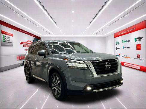 Used 2022 Nissan Pathfinder Platinum image 2