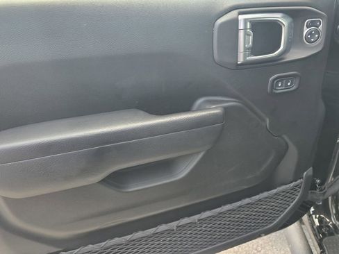 Used 2022 Jeep Wrangler Unlimited Rubicon AWD/4WD image 21