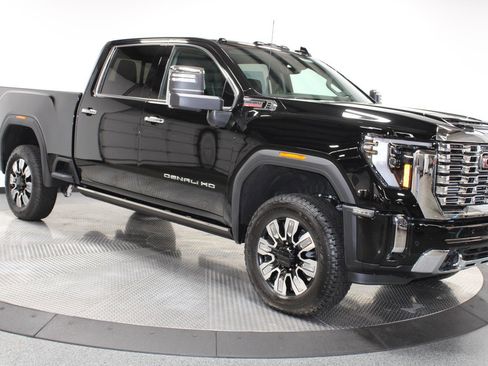 New 2026 GMC Sierra 2500 Denali w/ Denali Reserve Package image 15