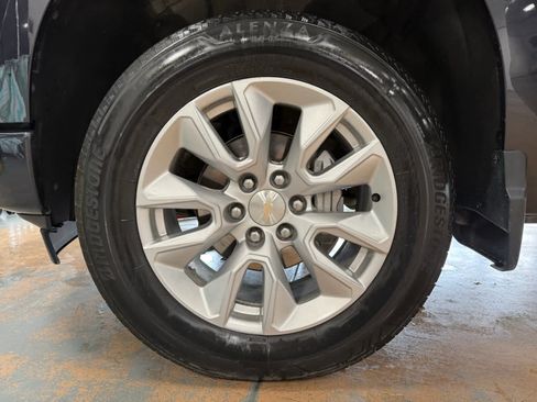 Used 2023 Chevrolet Silverado 1500 Custom AWD/4WD image 8