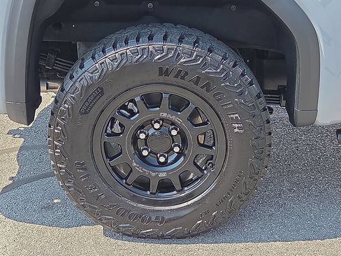 Used 2024 GMC Sierra 1500 AT4X w/ AT4X AEV Edition AWD/4WD image 17