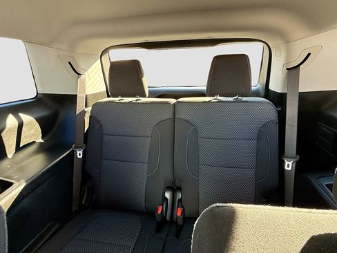 Used 2023 GMC Acadia SLE w/ Driver Convenience Package image 26