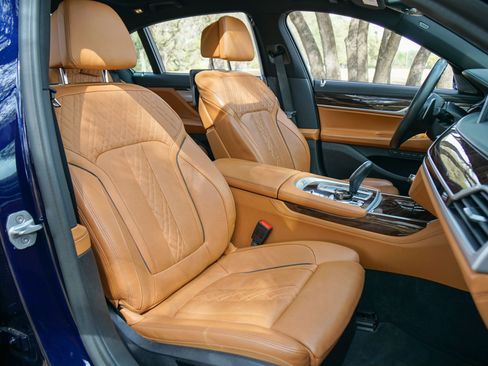 Used 2020 BMW 750i xDrive image 31