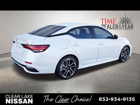 Used 2024 Nissan Sentra SR w/ SR Premium Package FWD image 7