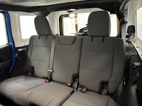 Used 2024 Jeep Wrangler Unlimited Rubicon AWD/4WD image 13