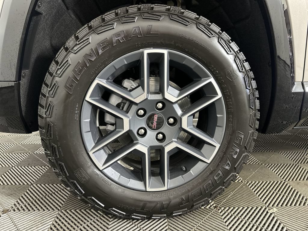 New 2027 GMC Terrain AT4 w/ LPO, Black Badging Package AWD/4WD image 34