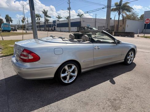 Used 2005 Mercedes-Benz CLK 320 Cabriolet image 12