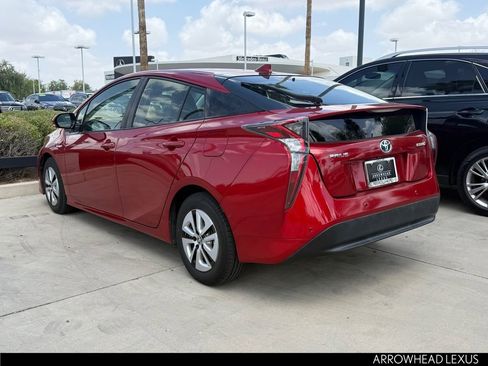 Used 2017 Toyota Prius Two w/ Prius Two Safety Plus Package FWD image 3