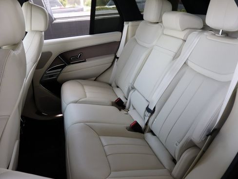 Used 2025 Land Rover Range Rover SE AWD/4WD image 36
