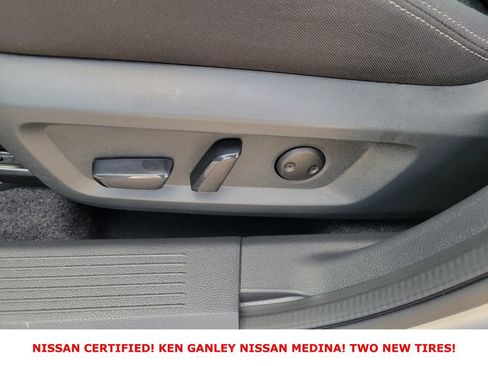 Certified 2025 Nissan Rogue SV image 35