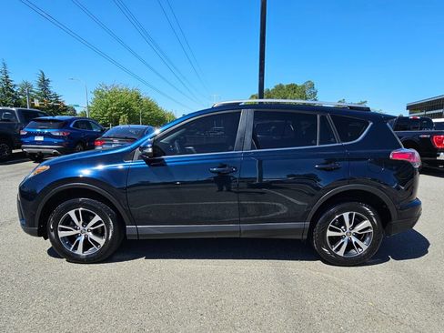 Used 2018 Toyota RAV4 XLE AWD/4WD image 2