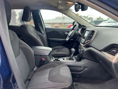 Used 2015 Jeep Cherokee Latitude w/ Comfort/Convenience Group AWD/4WD image 9