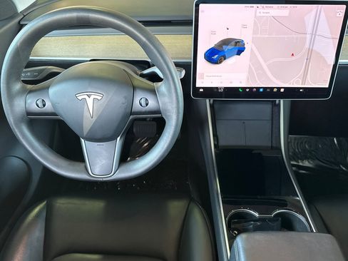 Used 2021 Tesla Model Y Long Range image 18