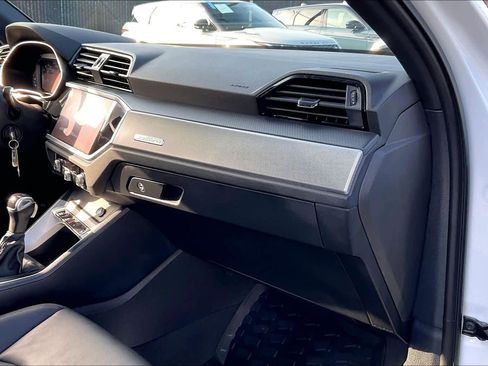 Used 2022 Audi Q3 2.0T Premium image 19
