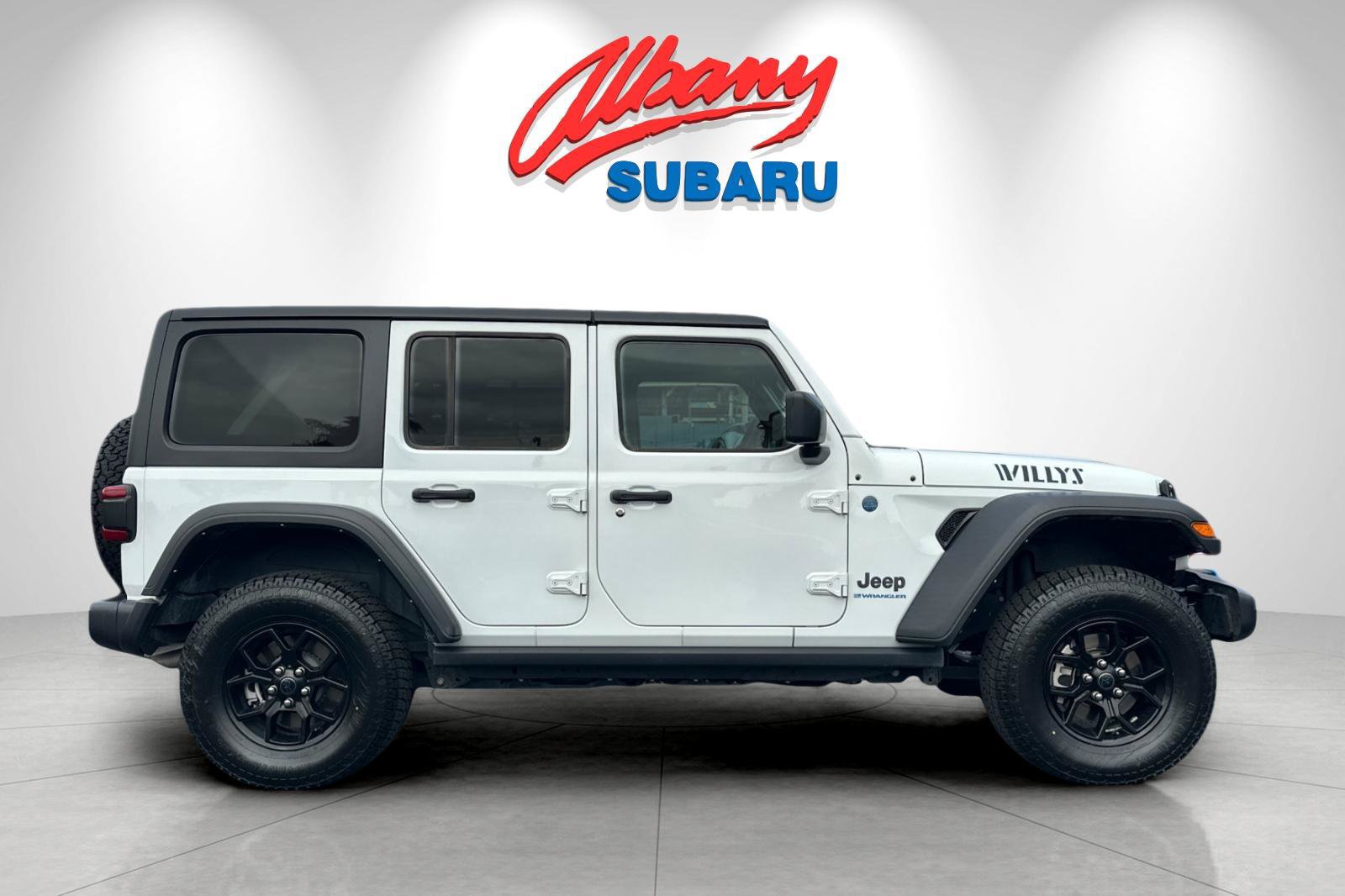 Used 2024 Jeep Wrangler Unlimited AWD/4WD image 3