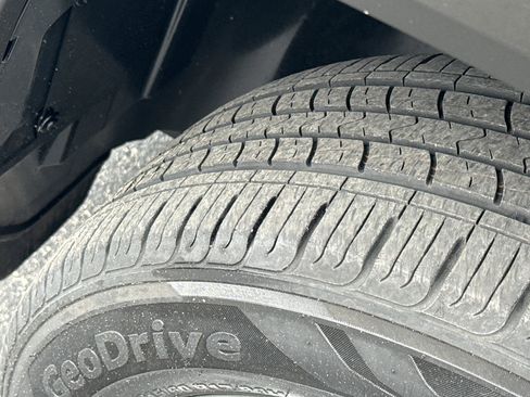 Used 2020 Jeep Renegade Latitude w/ Cold Weather Group AWD/4WD image 10