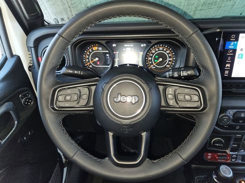 Used 2025 Jeep Wrangler Unlimited Rubicon AWD/4WD image 23