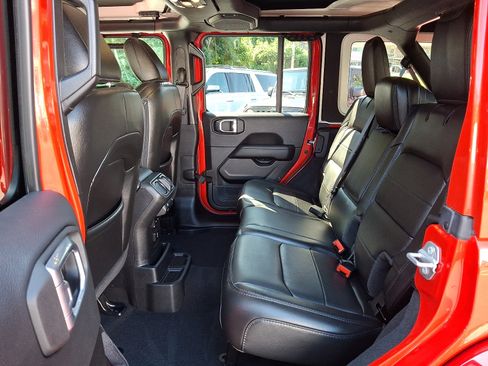 Used 2022 Jeep Wrangler Unlimited Sahara AWD/4WD image 10