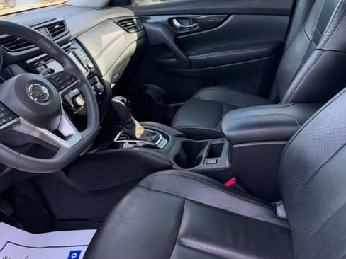 Used 2017 Nissan Rogue SL w/ SL Premium Package FWD image 14
