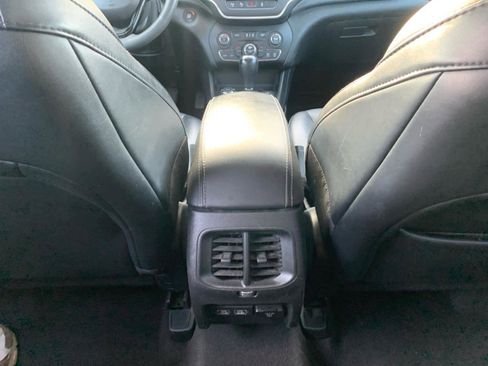 Used 2023 Jeep Cherokee Altitude Lux image 32